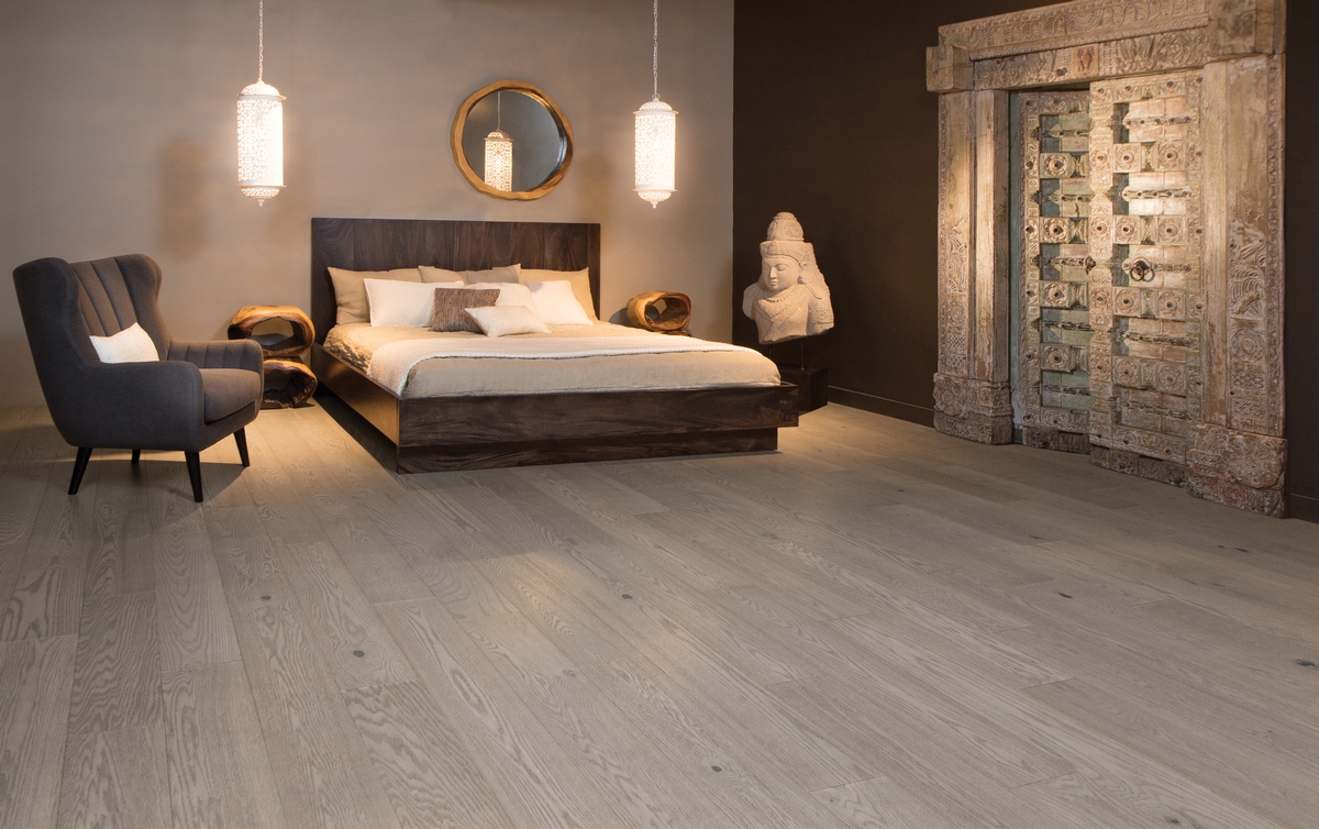 Brushed red oak Treasure
